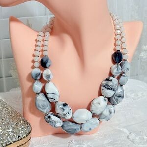 ⚜️ Chic Swirl Necklace in Gray and White